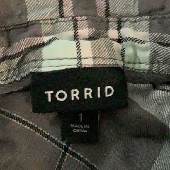 TORRID Grey Plaid button down Size 1x - Picture 8 of 8